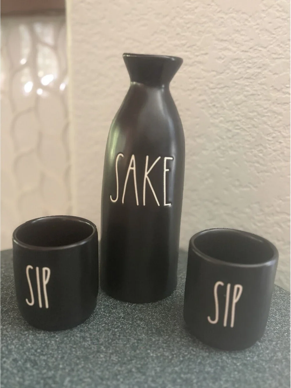 RAE DUNN Artisan Collection Sip Sip Sake Set 1 bottle 2 cups Serve-ware Dining